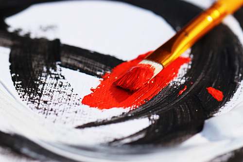 palette red paint and gold bruch red